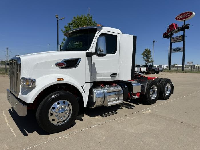 2023 Peterbilt 567 — photo 2