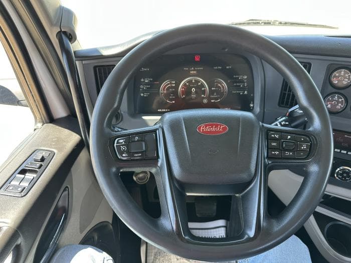 2023 Peterbilt 567 — photo 7