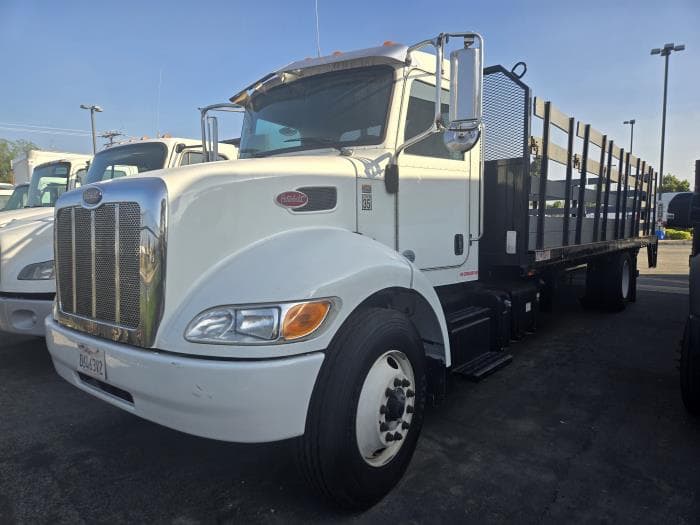2020 Peterbilt 337 — photo 4