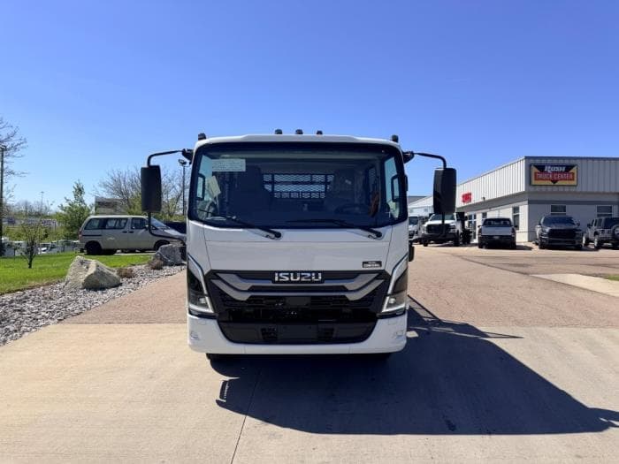 2026 Isuzu NPR — photo 3
