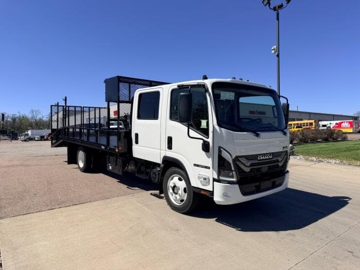 2026 Isuzu NPR — photo 4