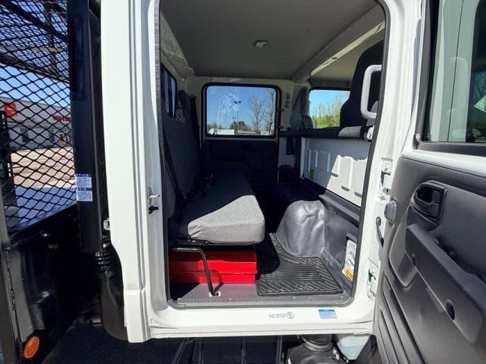 2026 Isuzu NPR — photo 16