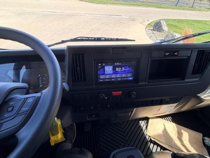 2026 Isuzu NPR — photo 22