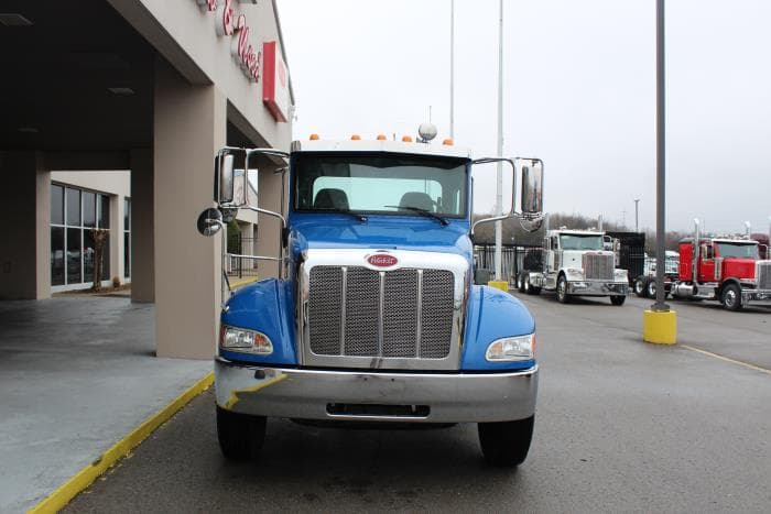 2021 Peterbilt 337 — photo 3