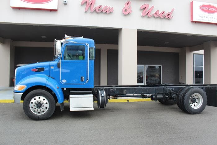 2021 Peterbilt 337 — photo 4