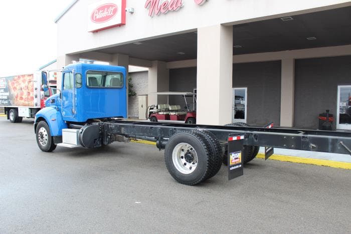 2021 Peterbilt 337 — photo 5