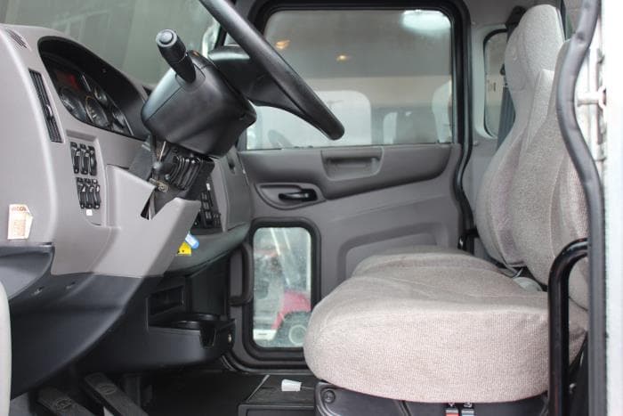 2021 Peterbilt 337 — photo 9