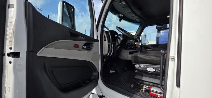 2023 Peterbilt 567 — photo 10