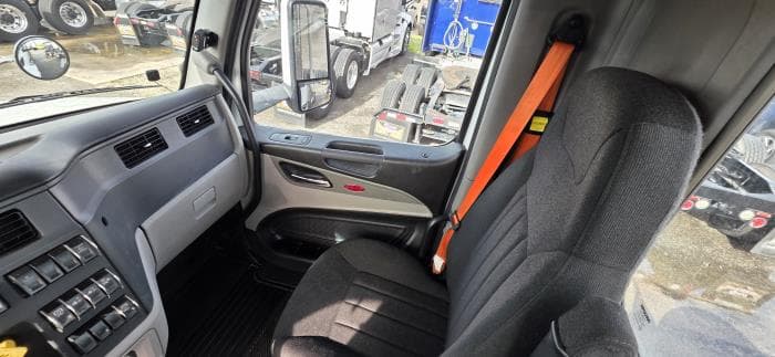 2023 Peterbilt 567 — photo 12