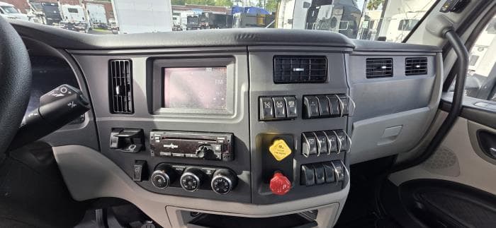 2023 Peterbilt 567 — photo 13