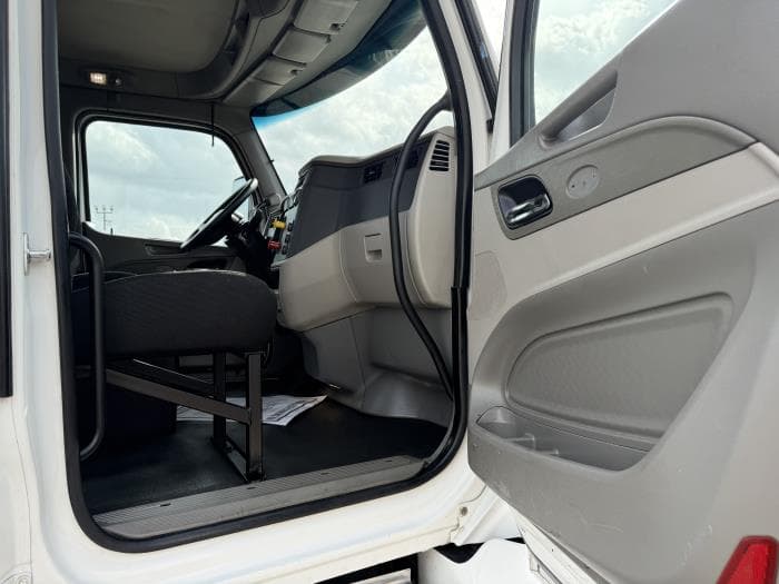 2019 Peterbilt 579 — photo 23
