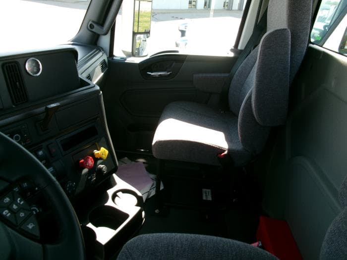 2026 International LT — photo 12