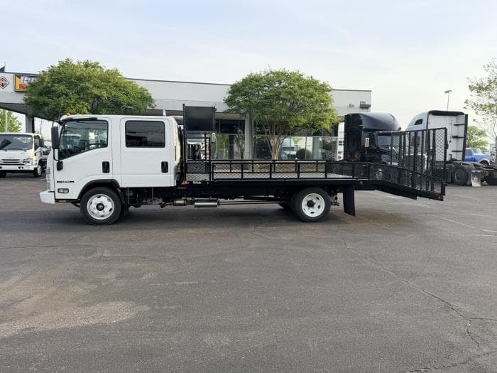 2027 Isuzu NPR — photo 16