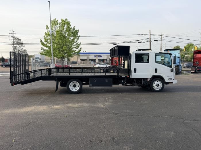 2027 Isuzu NPR — photo 20