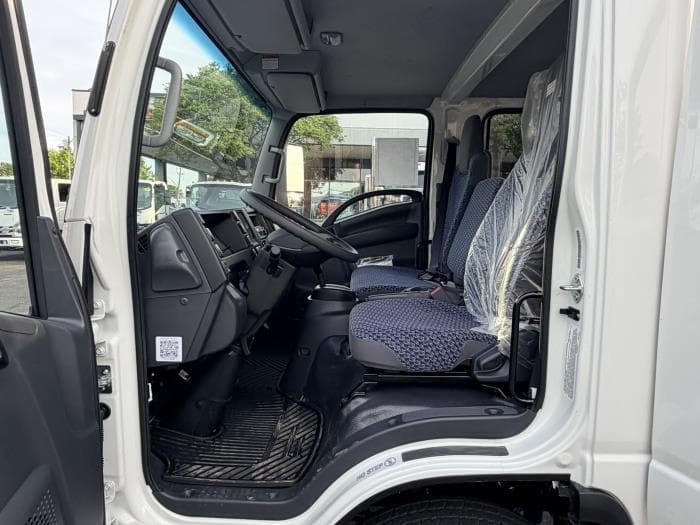 2027 Isuzu NPR — photo 24