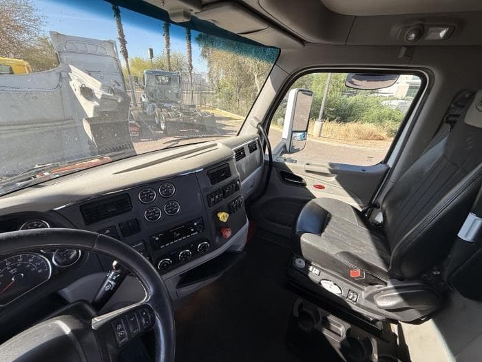 2020 Peterbilt 579 — photo 14
