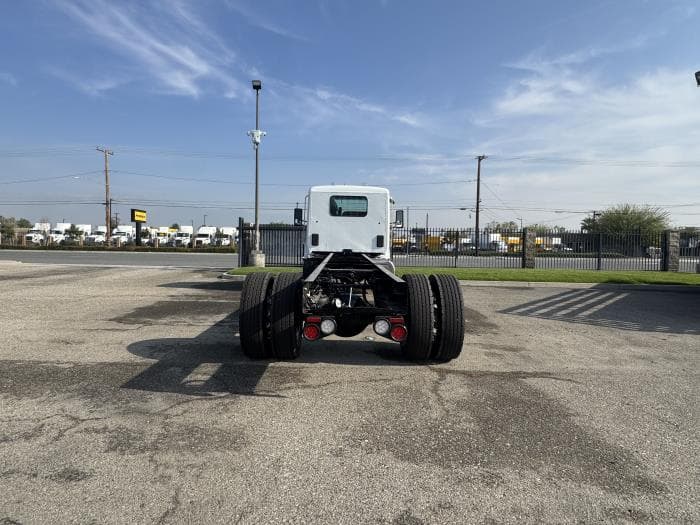 2027 Peterbilt — photo 7