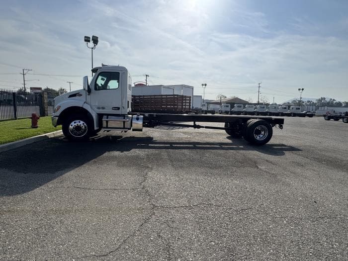 2027 Peterbilt — photo 9