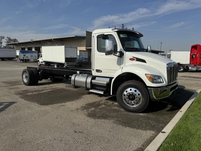 2027 Peterbilt — photo 4