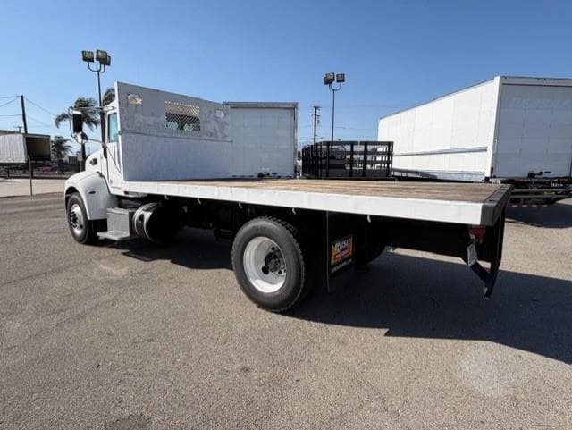 2020 Peterbilt 337 — photo 6