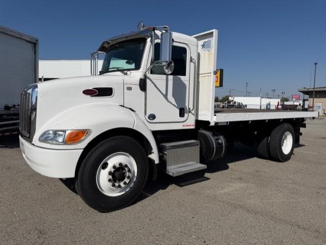 2020 Peterbilt 337 — photo 4