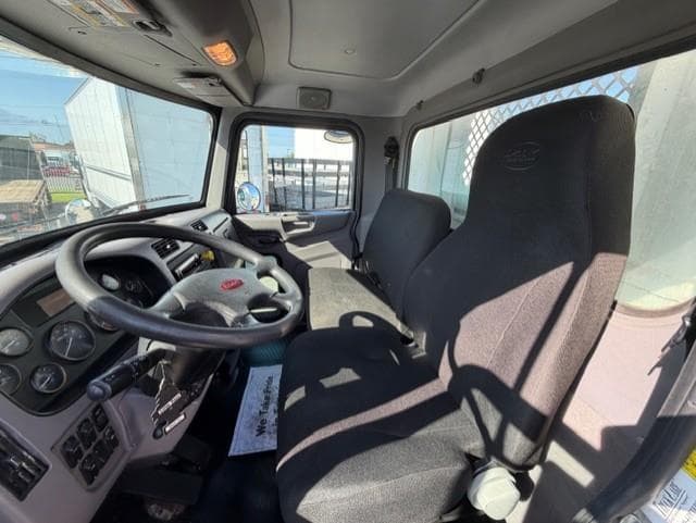 2020 Peterbilt 337 — photo 8