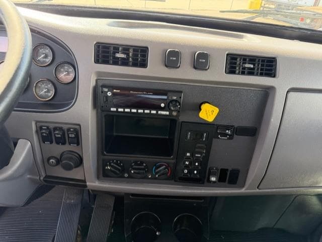 2020 Peterbilt 337 — photo 9