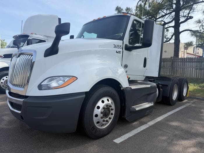 2021 International LT — photo 3