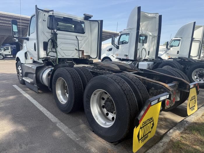 2021 International LT — photo 5