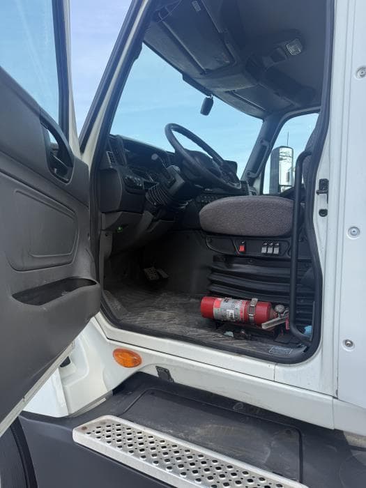 2021 International LT — photo 10