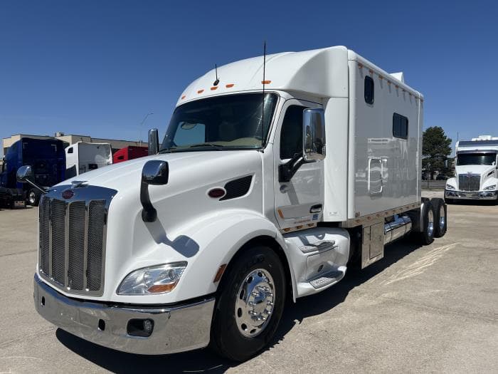 2015 Peterbilt 579 — photo 2