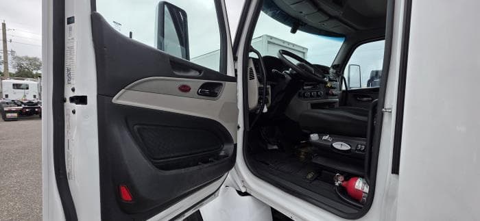 2023 Peterbilt 567 — photo 10