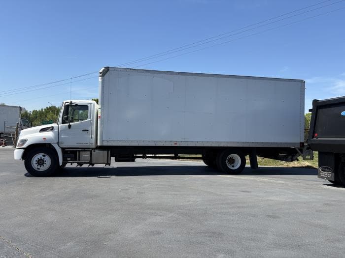 2020 Hino 268 — photo 5