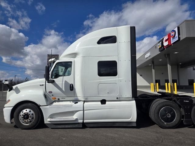 2022 International LT — photo 7