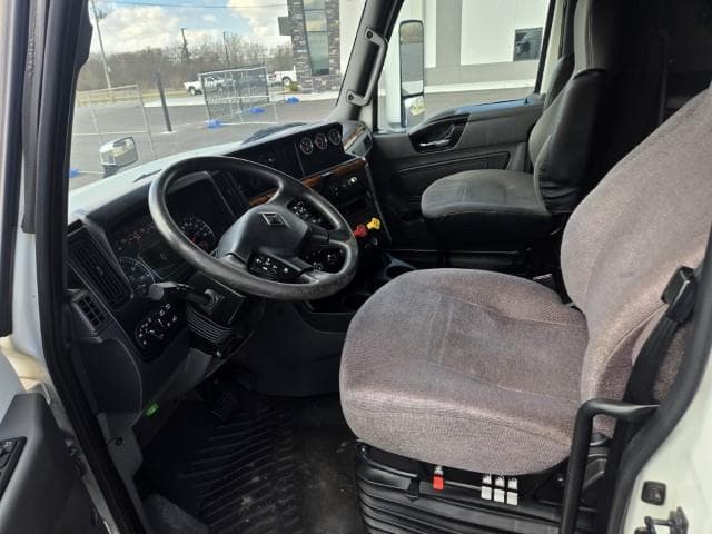 2022 International LT — photo 8