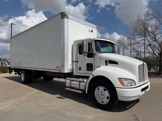 2022 Kenworth T270 — photo 10