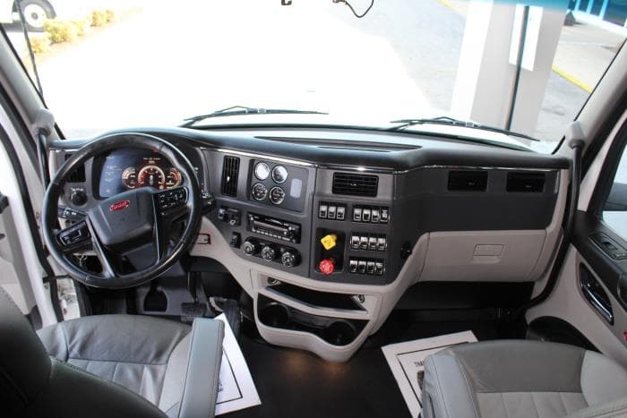 2022 Peterbilt 567 — photo 16