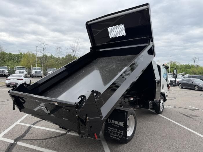 2025 Isuzu NRR — photo 9