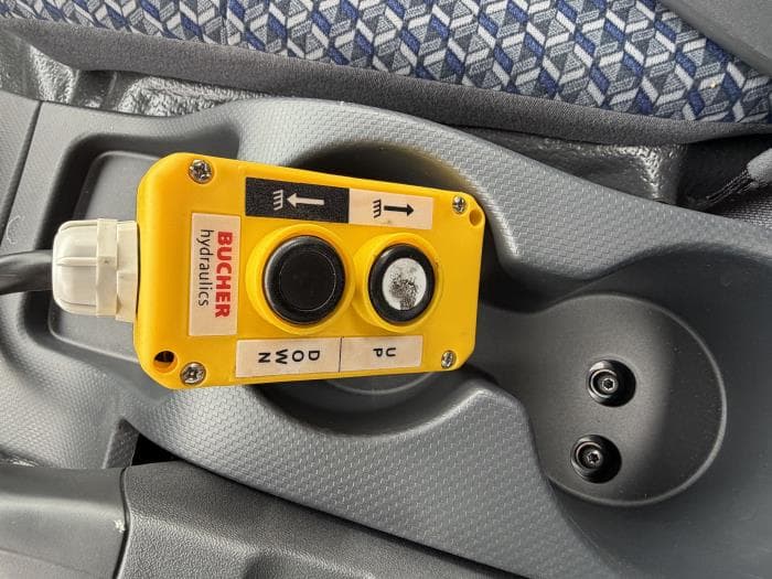 2025 Isuzu NRR — photo 13