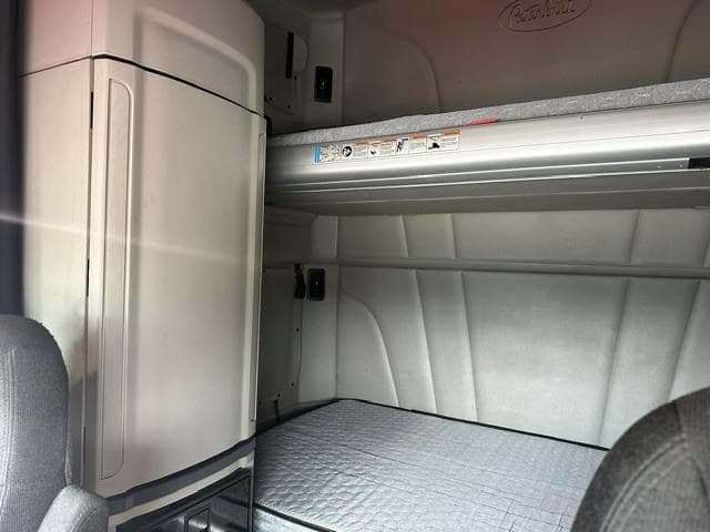 2020 Peterbilt 579 — photo 4