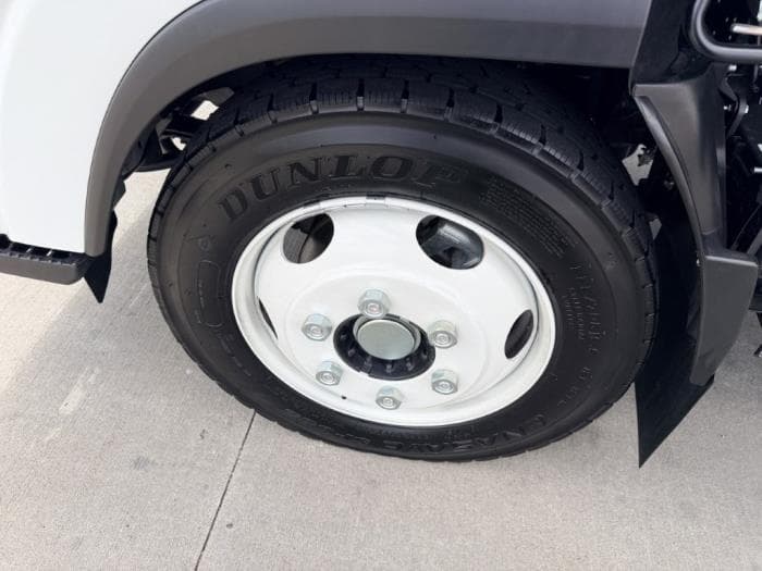 2024 Isuzu NRR — photo 8