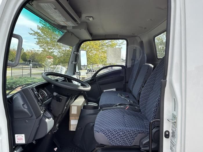2024 Isuzu NRR — photo 11