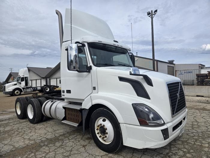 2016 Volvo VNL 300 — photo 3