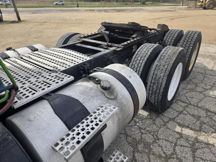 2016 Volvo VNL 300 — photo 5