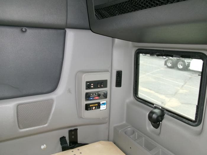 2019 International LT — photo 9