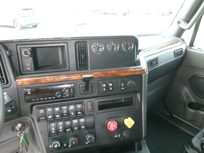 2019 International LT — photo 10