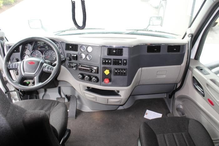 2020 Peterbilt 579 — photo 16