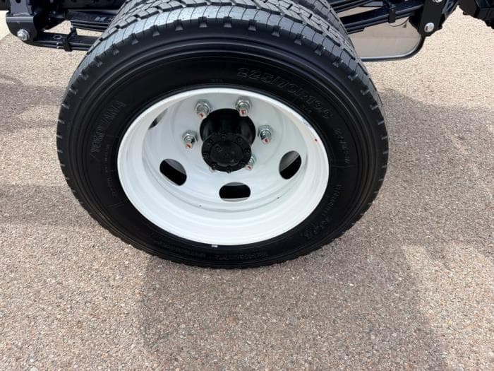 2027 Isuzu NRR — photo 9