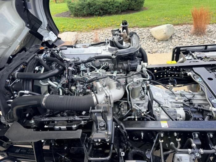 2027 Isuzu NRR — photo 12