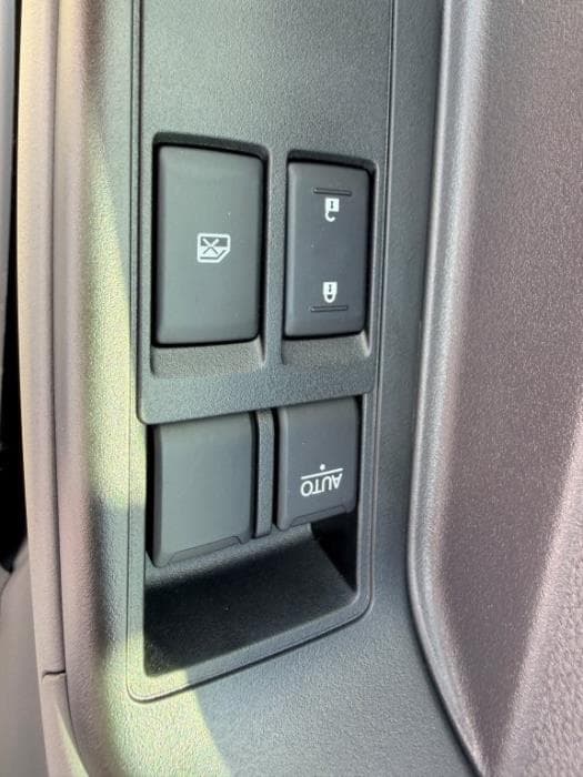 2027 Isuzu NRR — photo 13